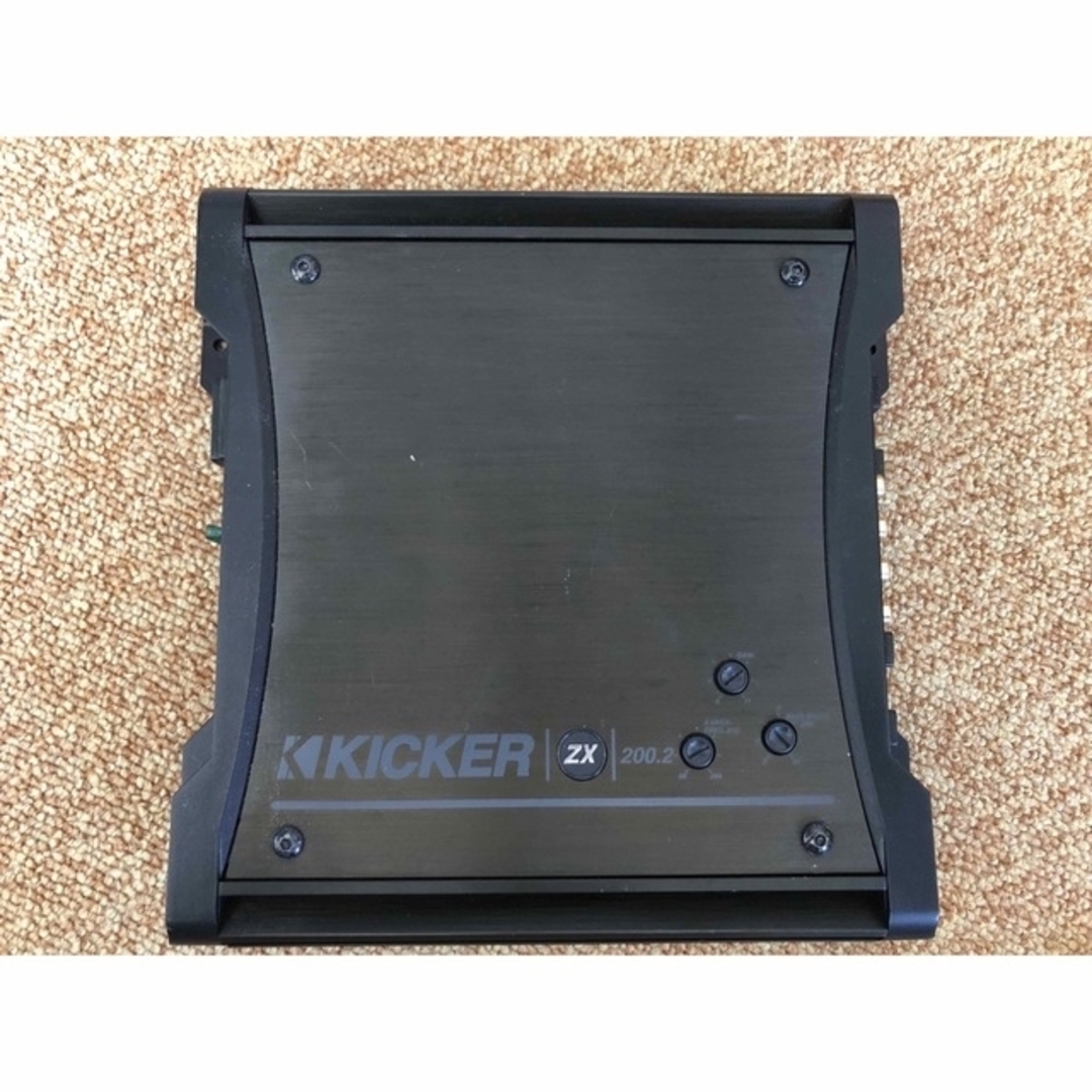 kickerのパワーアンプ名器ZXの200.2です、音出し確認してます！
