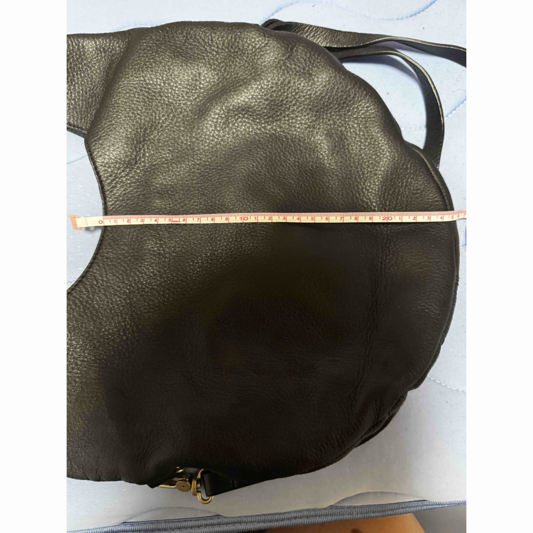 ヒロココシノ 黒のレザーショルダーバッグ(ひったくり防止紐付き)