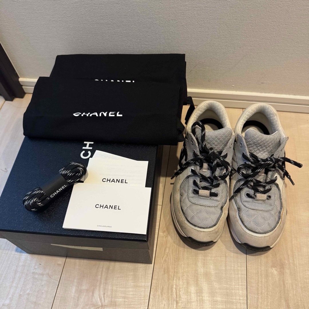 CHANEL - CHANEL グレー レディーススニーカー 38 シャネルの通販 by