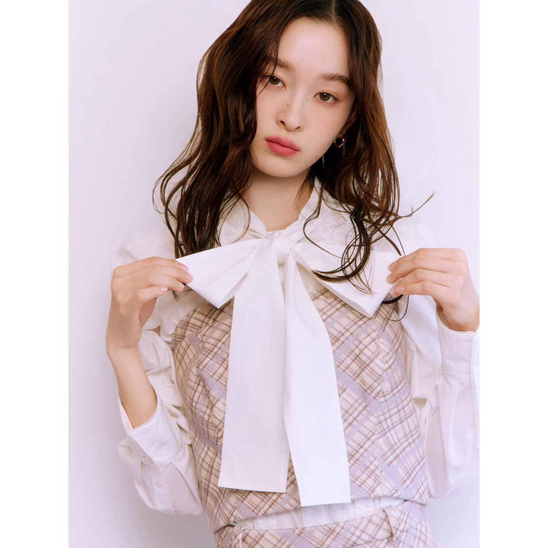 Lily Brown - LILYBROWN リリーブラウン ボウタイフリルレースブラウス