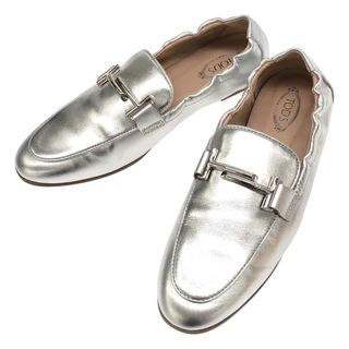 TOD'S（ローファー/革靴 ・ シルバー/銀色系）のフリマアイテム一覧