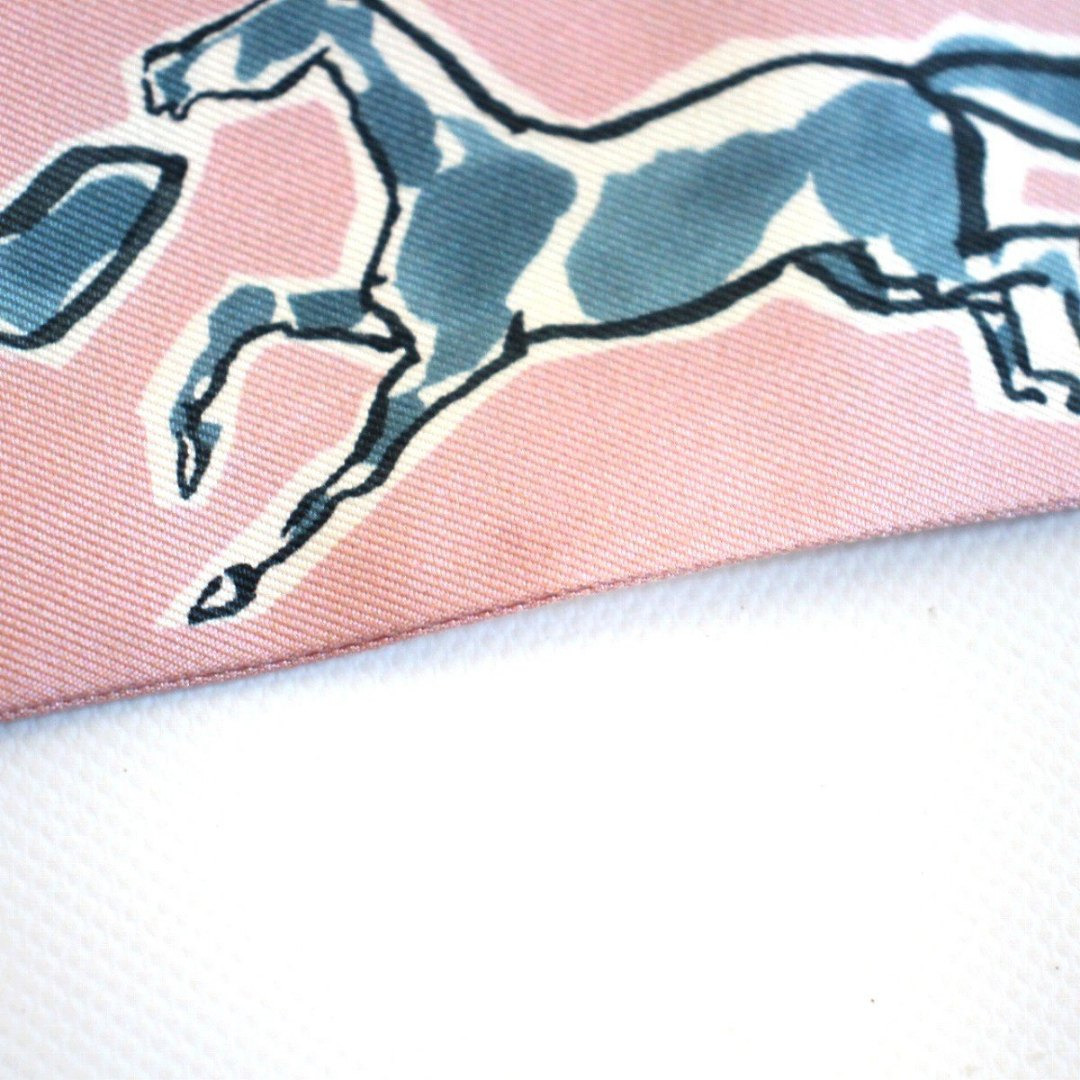 HERMES - HERMES エルメス ツイリー 自由の馬 シルク100％ ピンク系の