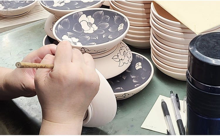 有田焼 渕錆 14cm 銘々深皿（椿・軍配・ひまわり・四方花絵）【西山錦