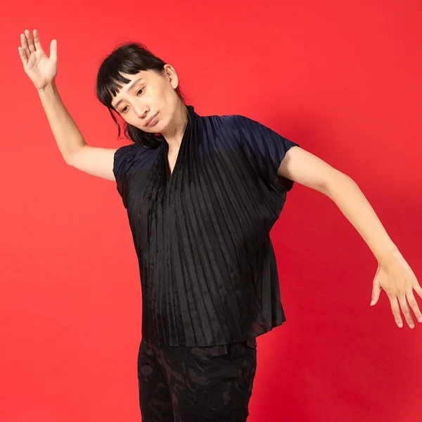 イッセイミヤケISSEY MIYAKE プリーツグラデーションスキッパー