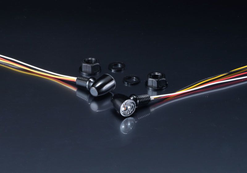 極小＆抜群の被視認性を誇るNanoウインカーに好みで選べる新形状2種が