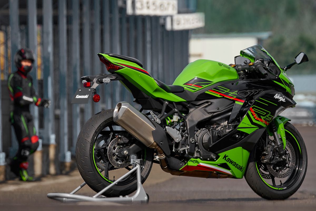 速報2】「ZX-4RR」日本導入は「ZX-4R」「ZX-4R SE」ファミリーで2023