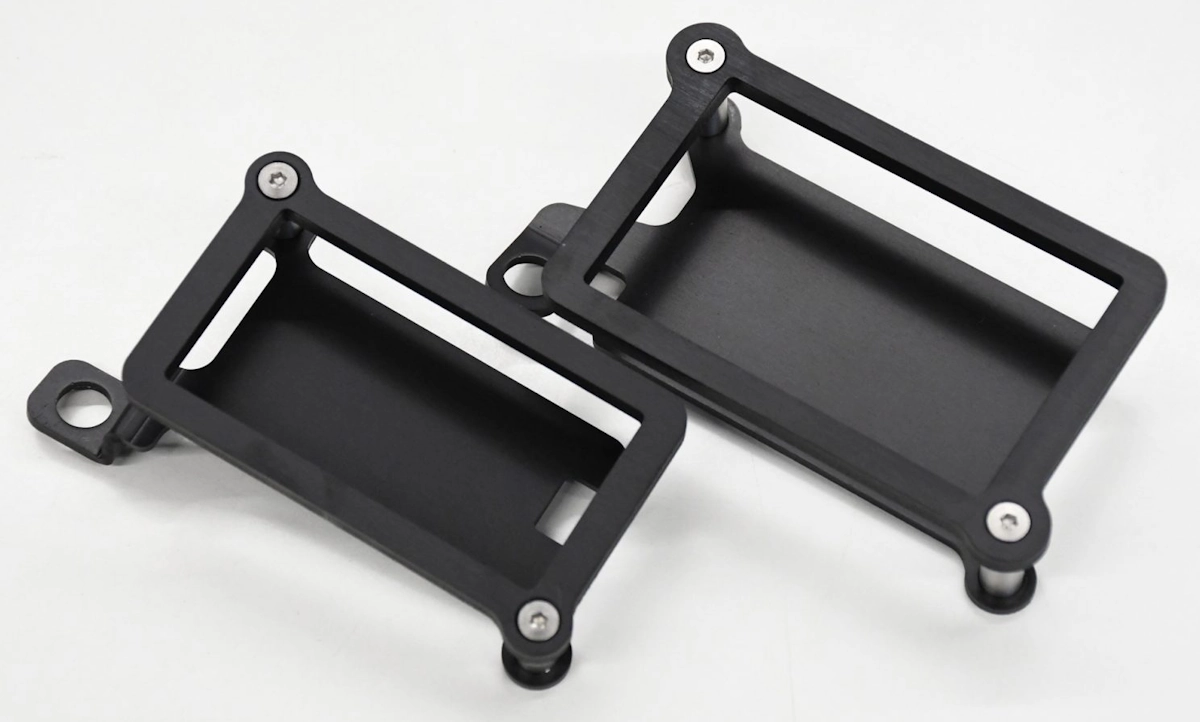 Bagus!（バグース！）からヨシムラ油温計プログレスの専用ステー