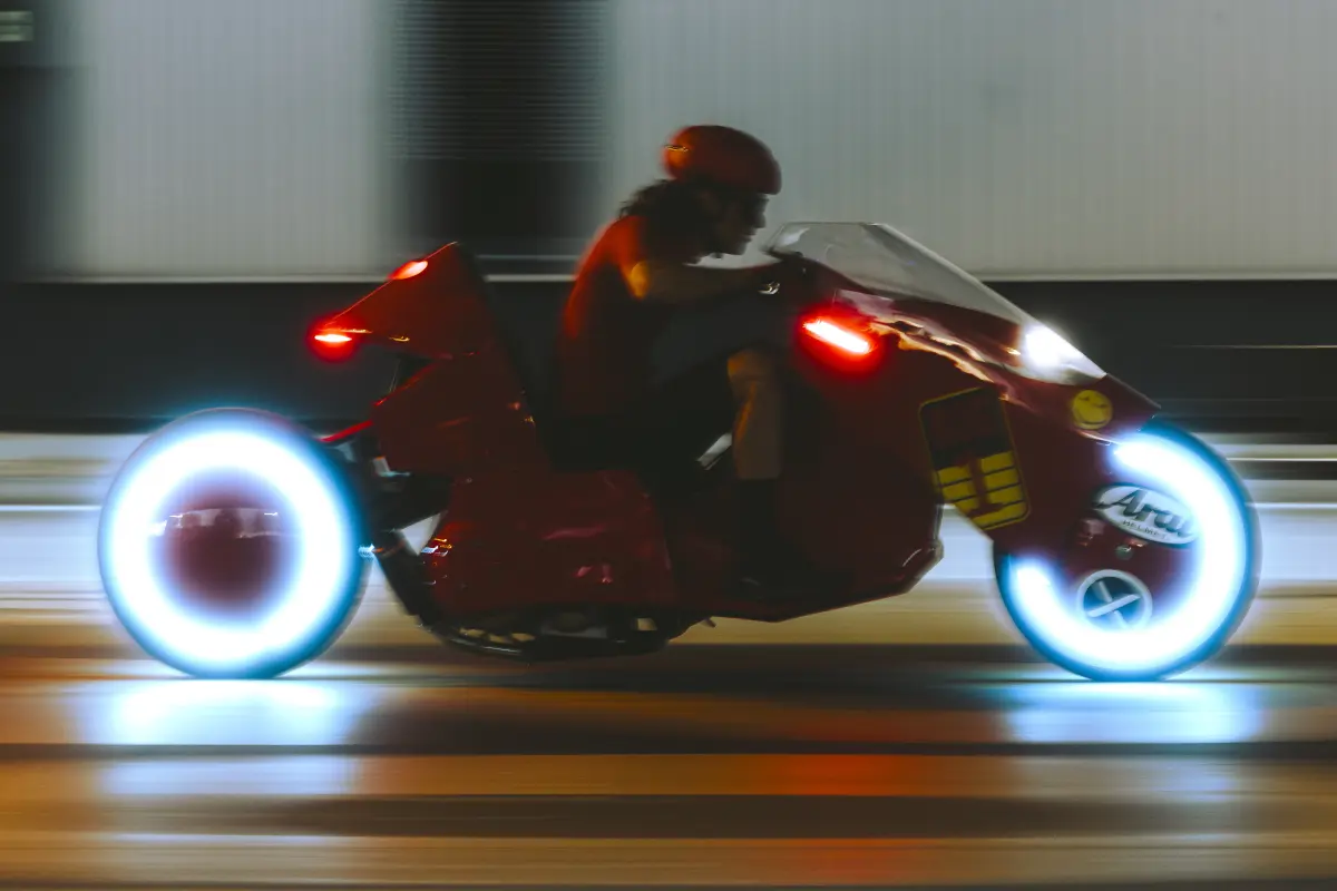 両輪駆動のフル電動！ リアルに再現された「金田のバイク」が登場