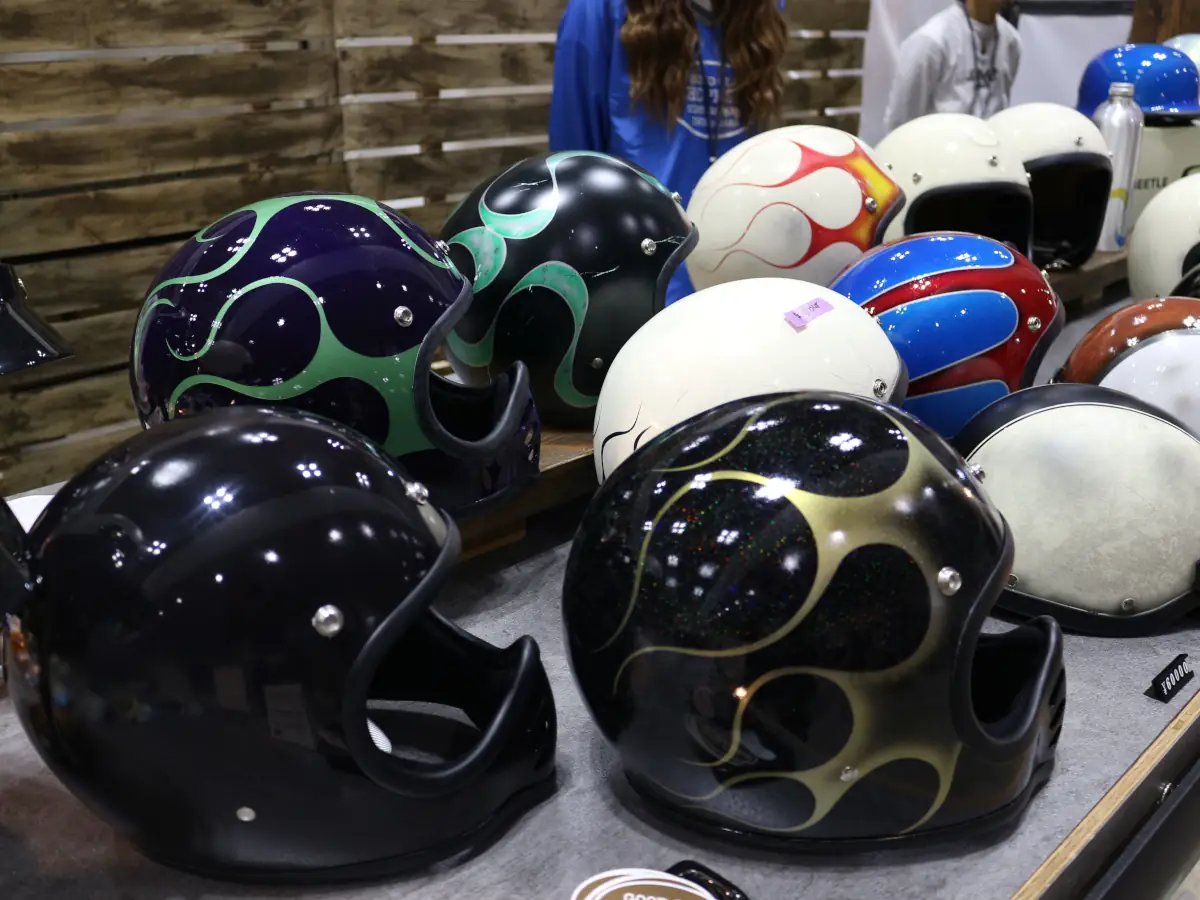 ヘルメットから用品まで“濃いモノ”揃い踏み！ ホットロッドショーでの