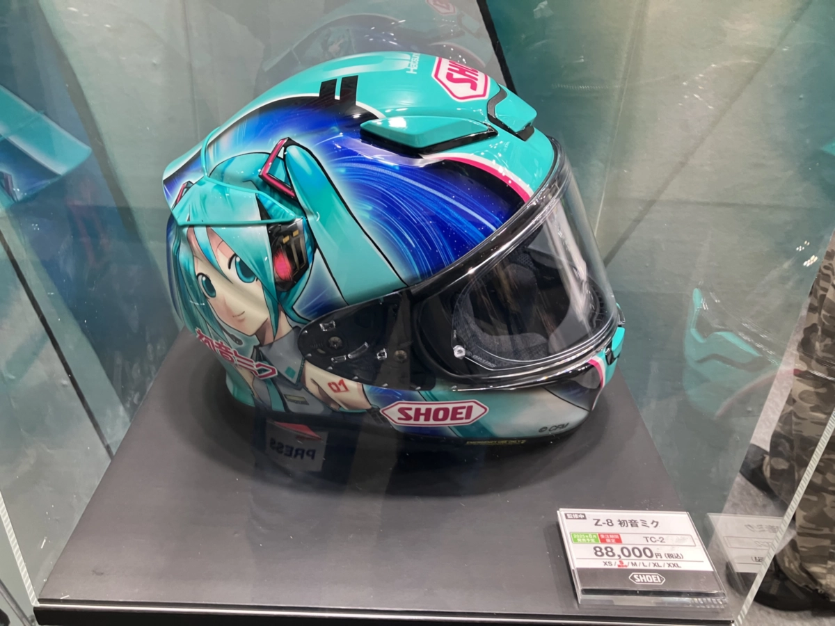 大阪MCショー速報】SHOEI Z-8と初音ミクがまさかのコラボ！ 現地写真を