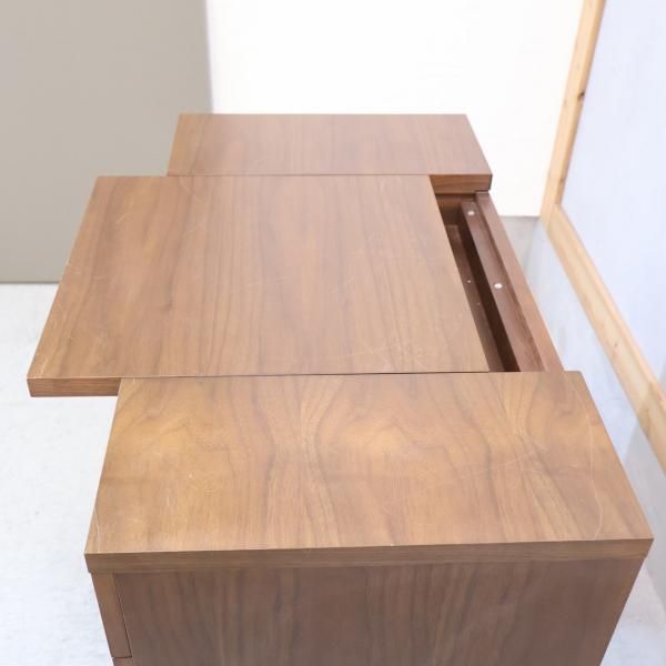 IDEE(イデー)のウォールナット e.a.u DRESSER(エアウドレッサー)です