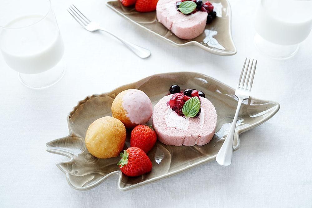 レ4 トリケラトプスのお皿（貫入/釉ヒビあり） - 益子焼の小さな窯元