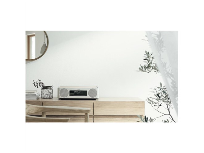 ヤマハ、Qi充電対応の木目調テーブルを備えたデスクトップオーディオ