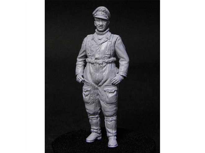 ハセガワ、「アドルフ ガーランド」搭乗機とレジン製フィギュアの