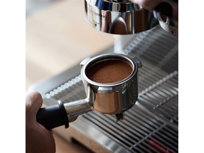 デロンギ、豆挽き機能付きの最上位エスプレッソ・カプチーノメーカーを