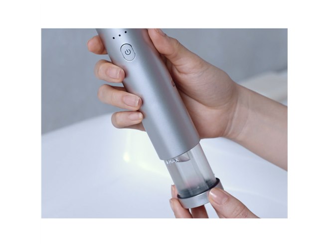 SALONIA、水流×吸引のW洗浄設計を採用した毛穴洗浄器「アクア