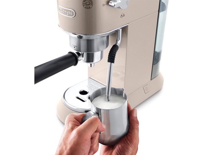 デロンギ、ラテアートに適したフォームミルクを作れるエスプレッソ