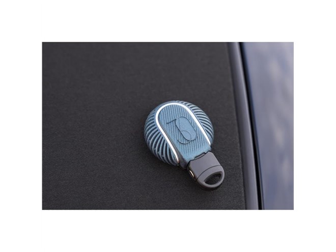 MINIコンバーチブル」の誕生30周年を記念する特別仕様車「シーサイド