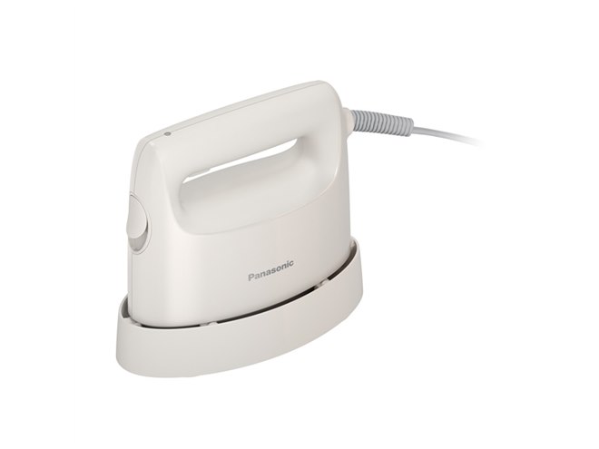 パナソニック、スチーム量が従来比約36％向上した衣類スチーマー「NI