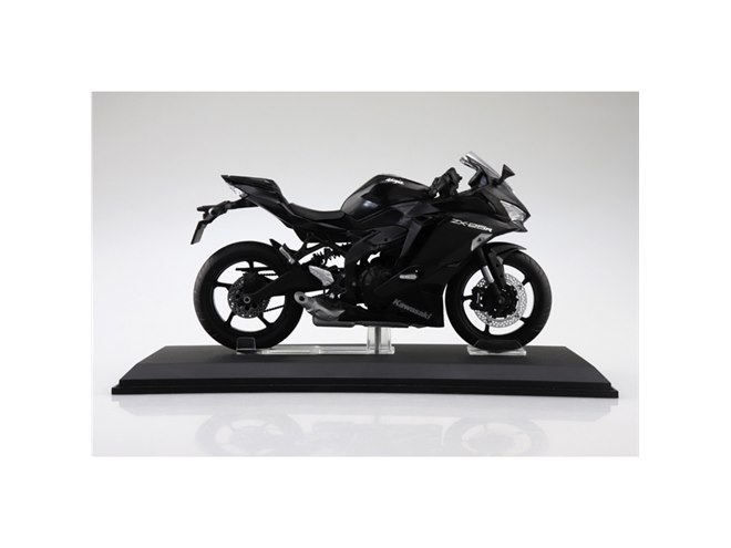 1/12スケールの「KAWASAKI Ninja ZX-25R」がブラックなど3色で登場