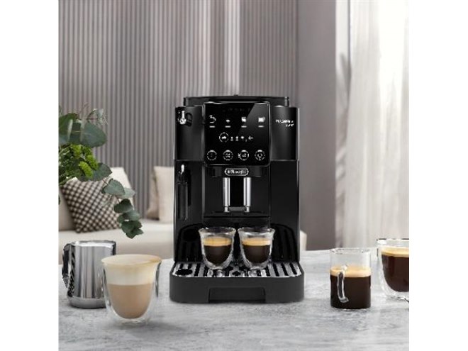 メニューをタッチする簡単操作のコーヒーマシン「デロンギ