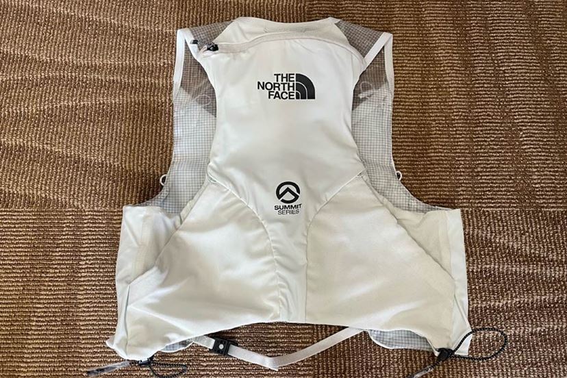 めちゃ軽なのに容量十分！ “ノース”の爆売れランニングベストで夏も