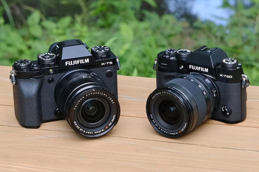 X-T50」と「X-T5」のどっちを選ぶ？ 富士フイルムの人気ミラーレスを
