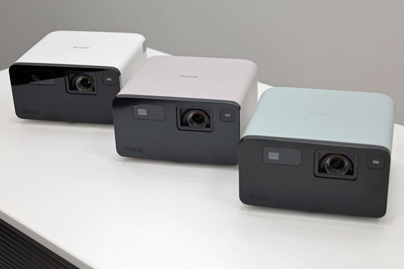 総合的安心感抜群！ エプソンのスタンド一体型プロジェクター「EF-22
