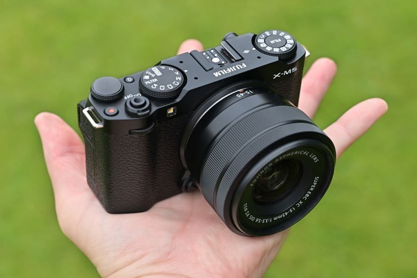 富士フイルム「X-M5」登場！ 約11年ぶりの「X-Mシリーズ」新モデル