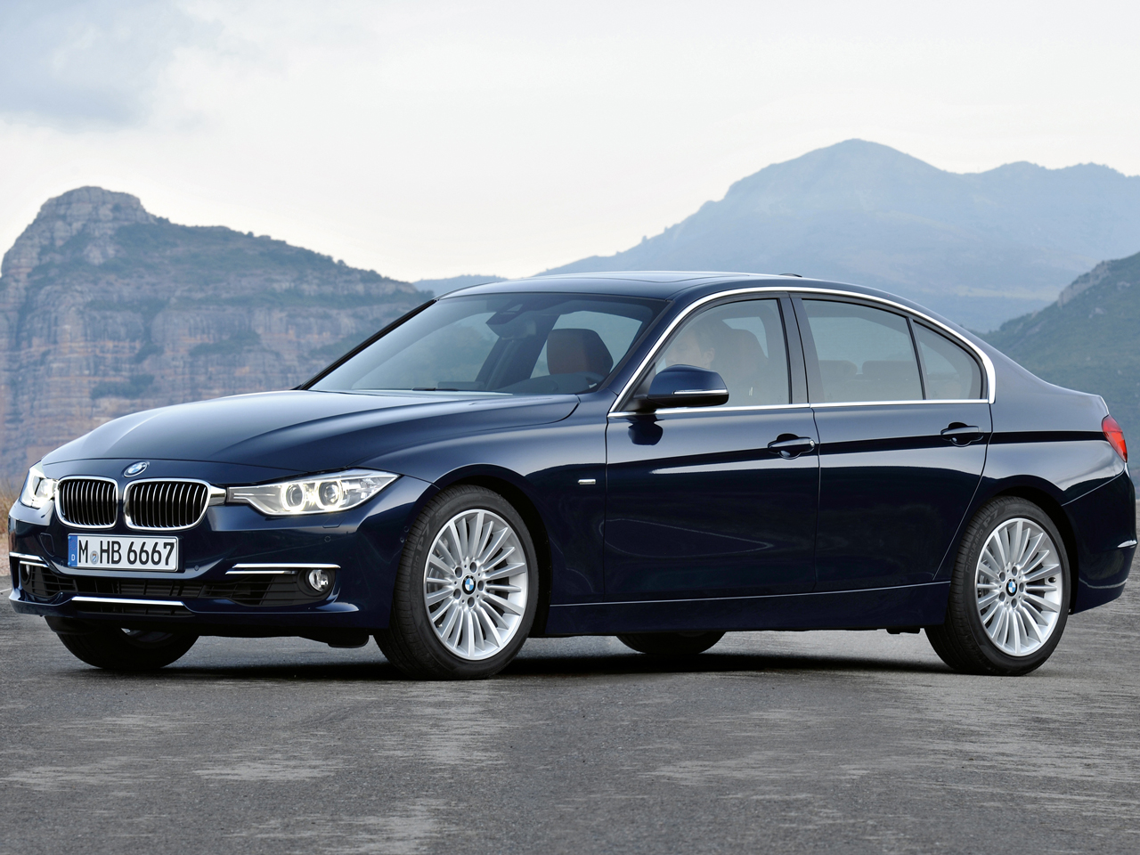 BMW 3シリーズ セダン 2012年モデル 320i Luxuryの価格・性能・装備