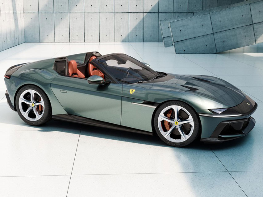 フェラーリ 12 チリンドリ スパイダー 2024年モデルの価格・グレード