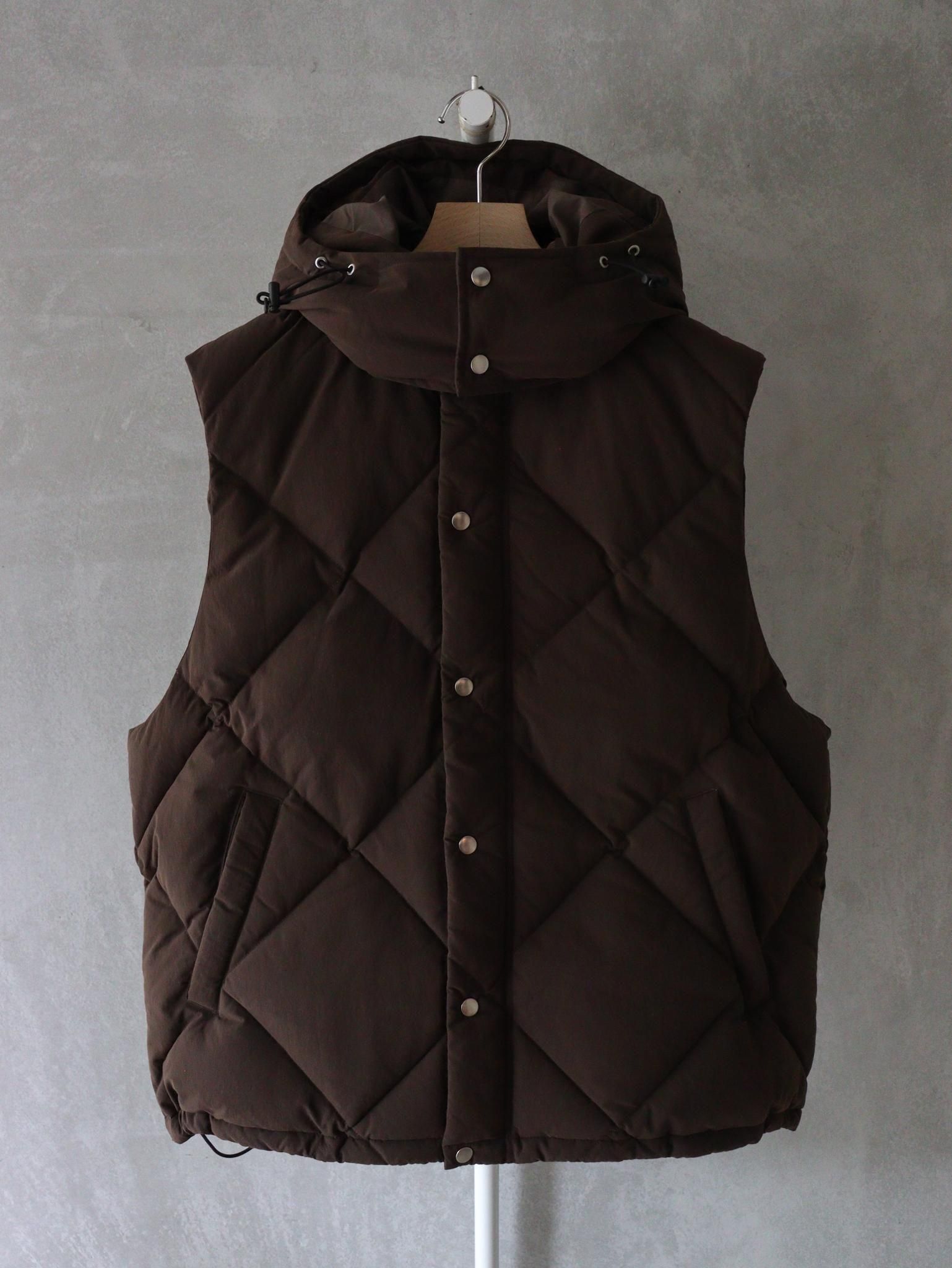 UNIVERSAL PRODUCTS.（ユニバーサルプロダクツ）QUILT DOWN VEST