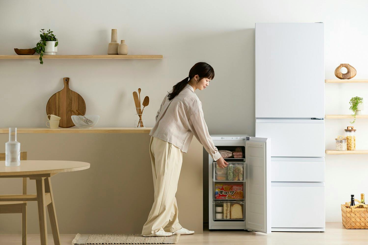 アイリスオーヤマ スリム冷凍庫 64L ホワイト スキマックス 薄壁