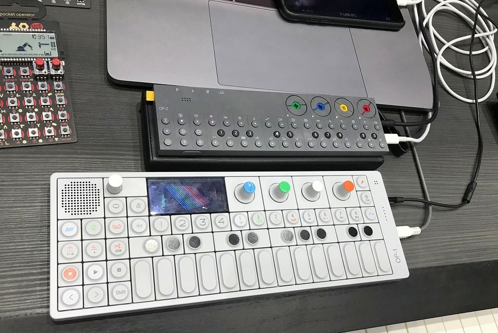 Teenage Engineering OP-Z | ワイヤレス 16トラック マルチティンバー