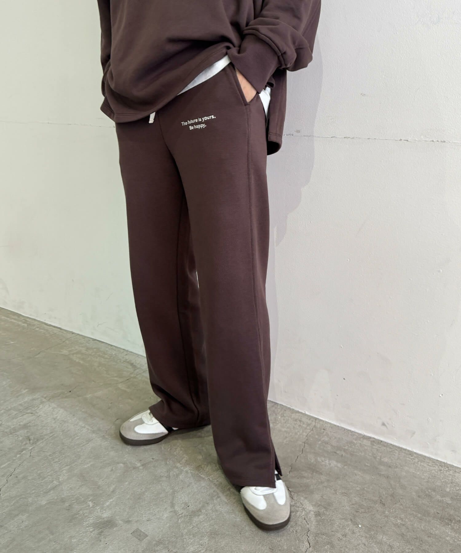 オリジナル刺繍ロゴスウェットパンツ | Embroidery logo slit pants