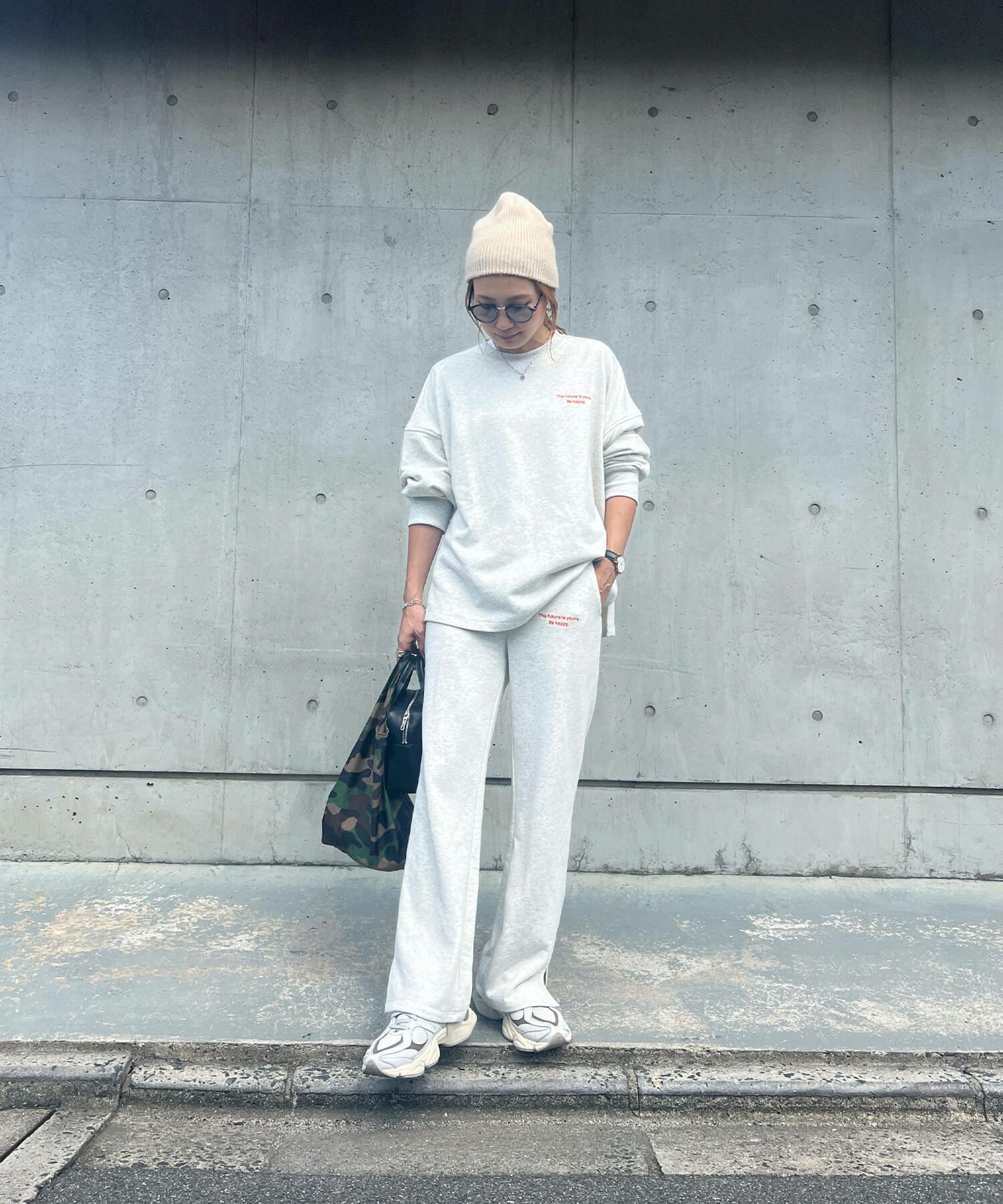 オリジナル刺繍ロゴスウェットパンツ | Embroidery logo slit pants