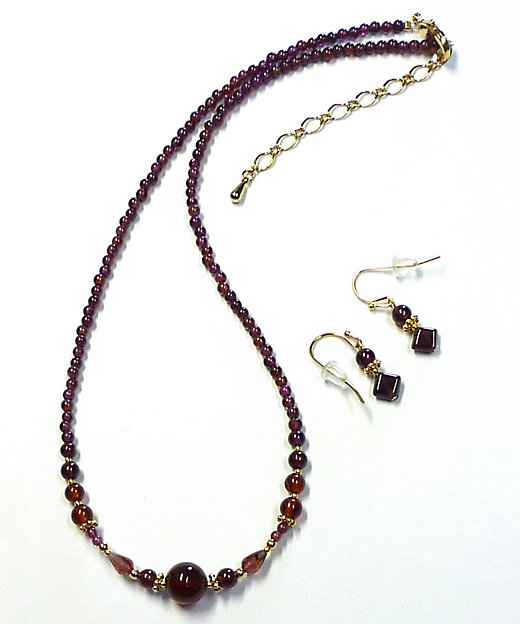 ☆ガーネットネックレス・ピアスセット | 三越伊勢丹オンラインストア