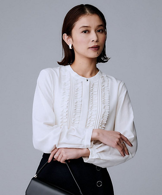 1枚で着映え／オンオフ着回し】フリルサテンブラウス