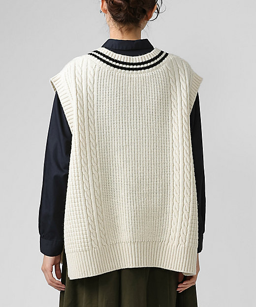 ジョエルベスト ラインの入ったケーブルニットベスト 1325553ー