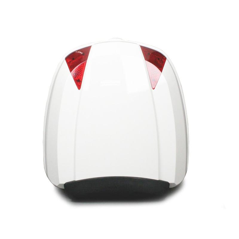 AG-38リアボックス ホワイト 容量27L 背もたれ付 オシャレなデザイン高