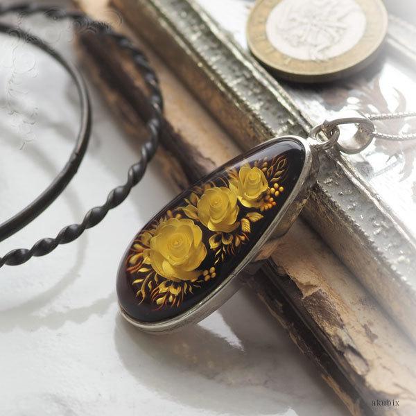 カメオ琥珀ペンダント・ネックレス 送料無料 アンティーク デザイン S