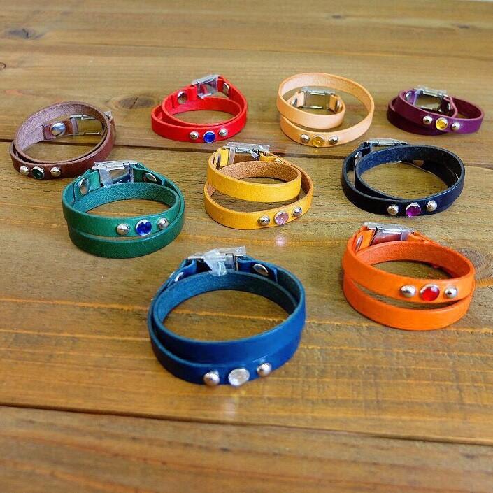 黒革レザークラフト【刻印無料】スタッズ付きレザーバングル（BAN-1