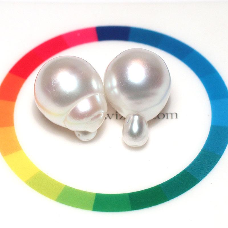 真珠ルース バロック形パールルース2珠 白蝶真珠幅13.4mm ホワイト色