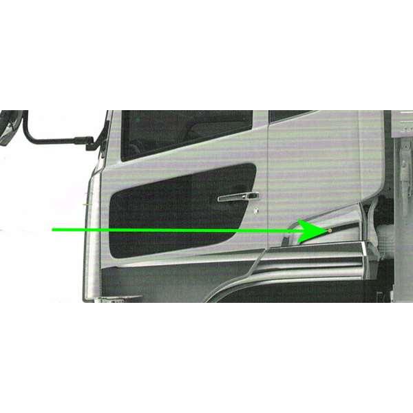クオン メッキクォーターガーニッシュ 左右セット UDトラックス純正