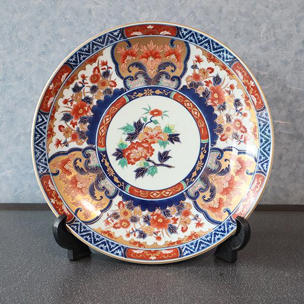 送料無料】有田焼 10寸皿 金彩花模様 飾り皿（木箱・皿立付） : 有田焼