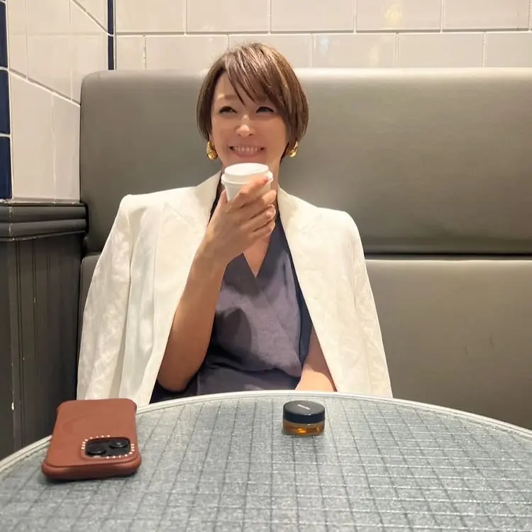 オールインワンを着た辺見えみりさんのコーデ 私服/衣装/購入先 - Woomy