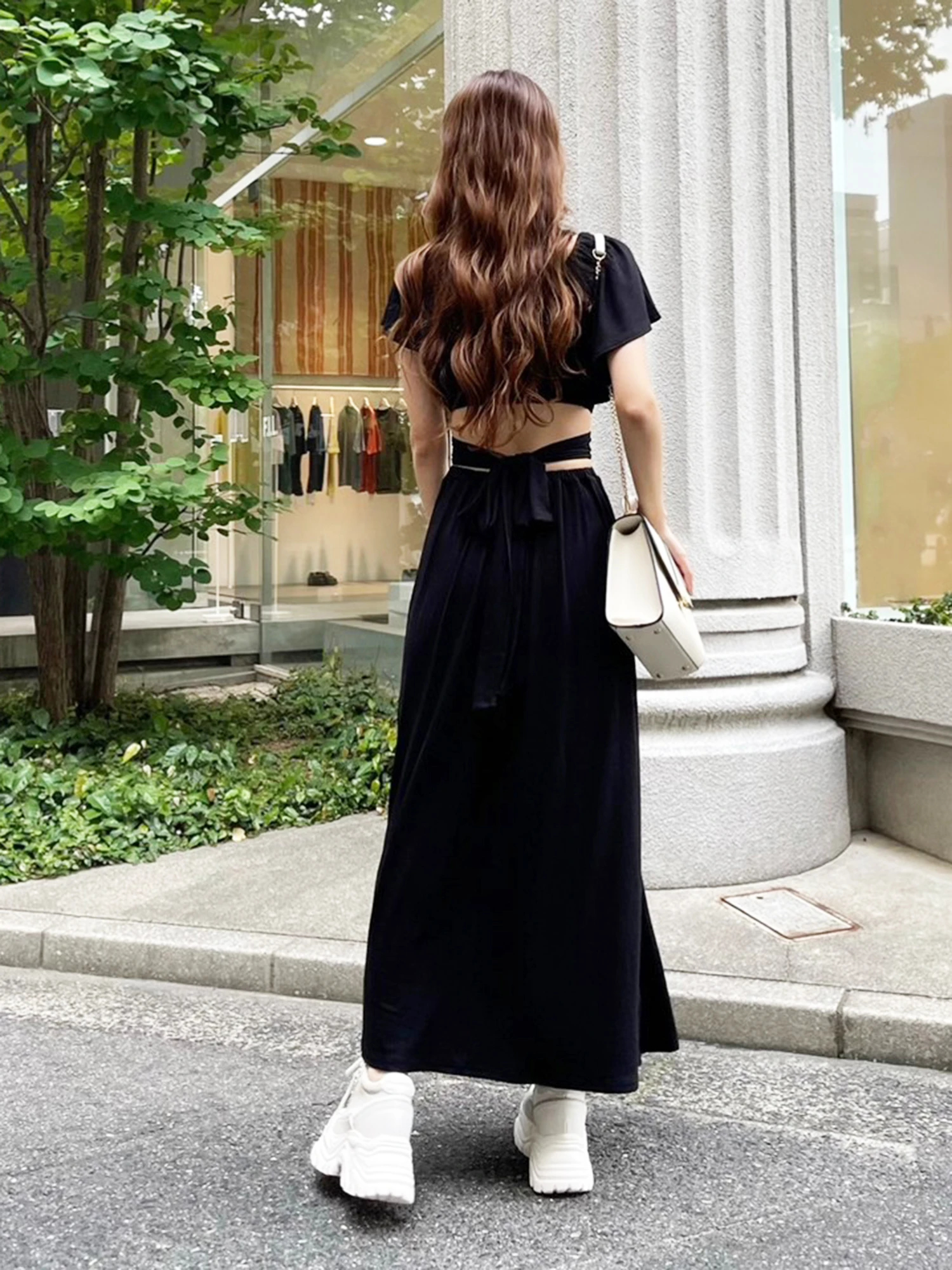 LIP SERVICE（リップサービス）｜ バックオープンカットロング