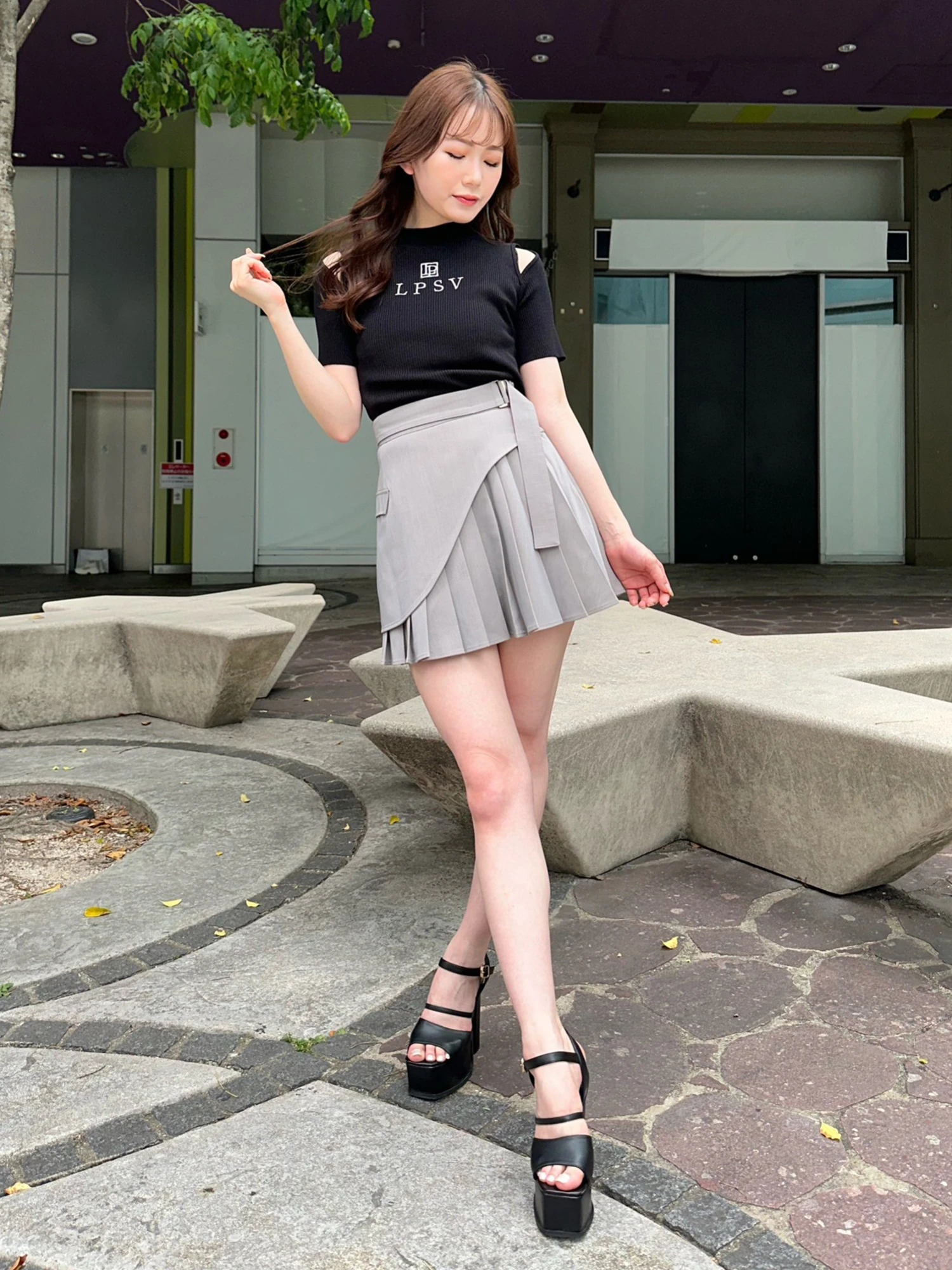 LIP SERVICE（リップサービス）｜ ラップカーブプリーツスカート