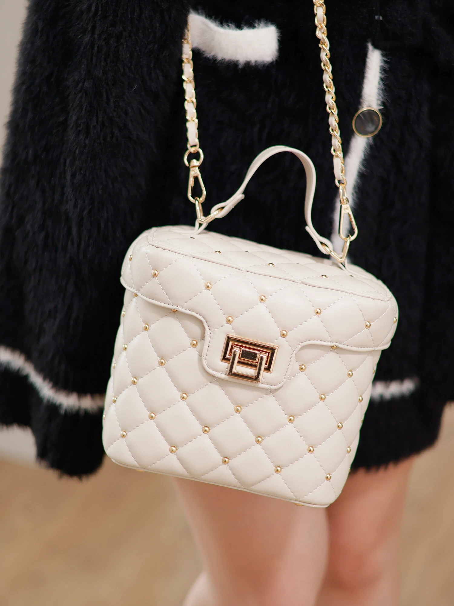 LIP SERVICE（リップサービス）｜ キルティングスタッズバニティバッグ