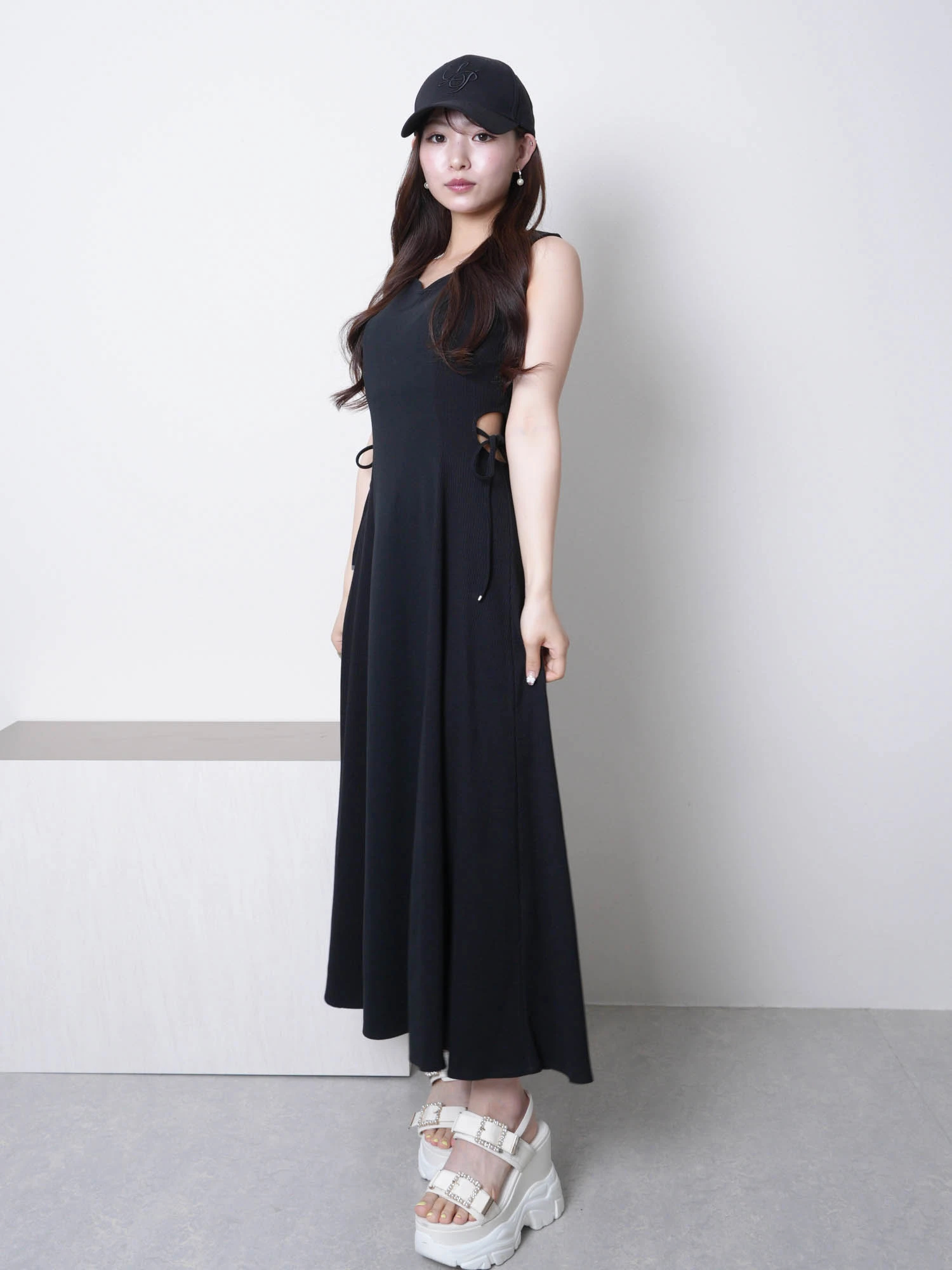 LIP SERVICE（リップサービス）｜ サイドオープンカットロング